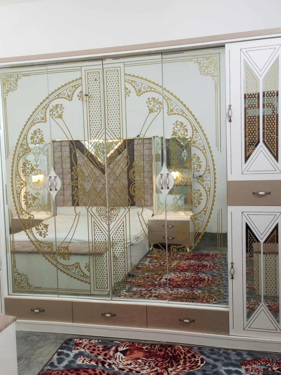 غرفه تركيه 11قطعه للبيع بعده نضيفه وجديدي متوازي ع بيعته رايده 900 وبيه مجال الاتصال ع ارقام التاليه 
*********** واتساب 
*********** اتصال
