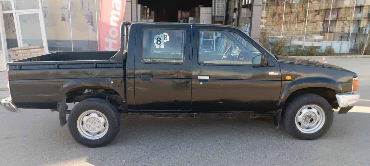 نیسان  مۆدێل 95
گێڕو مەکینەی 2002 لەسەرە

سەیارەکە علوجە کەفیلی مەدەنی ئەکەم 

دەبڵ ئەکسلە بەس چکنێتی لای سەکنی ئەوێت

سەیارە کە بێ دەعمە 

کێڕوو مەکینەی بەشەرت 

گەرمیوو کارەبای کامل ئیش ئەکات

کامل کۆمپێسەرو ڕایەتی تەبریدیشی پێوەیە

سەیارەکە بڕاوەیە 

نرخی 23 گەڵاو معامەلە لە سلێمانیم 

0770 205 05 06
