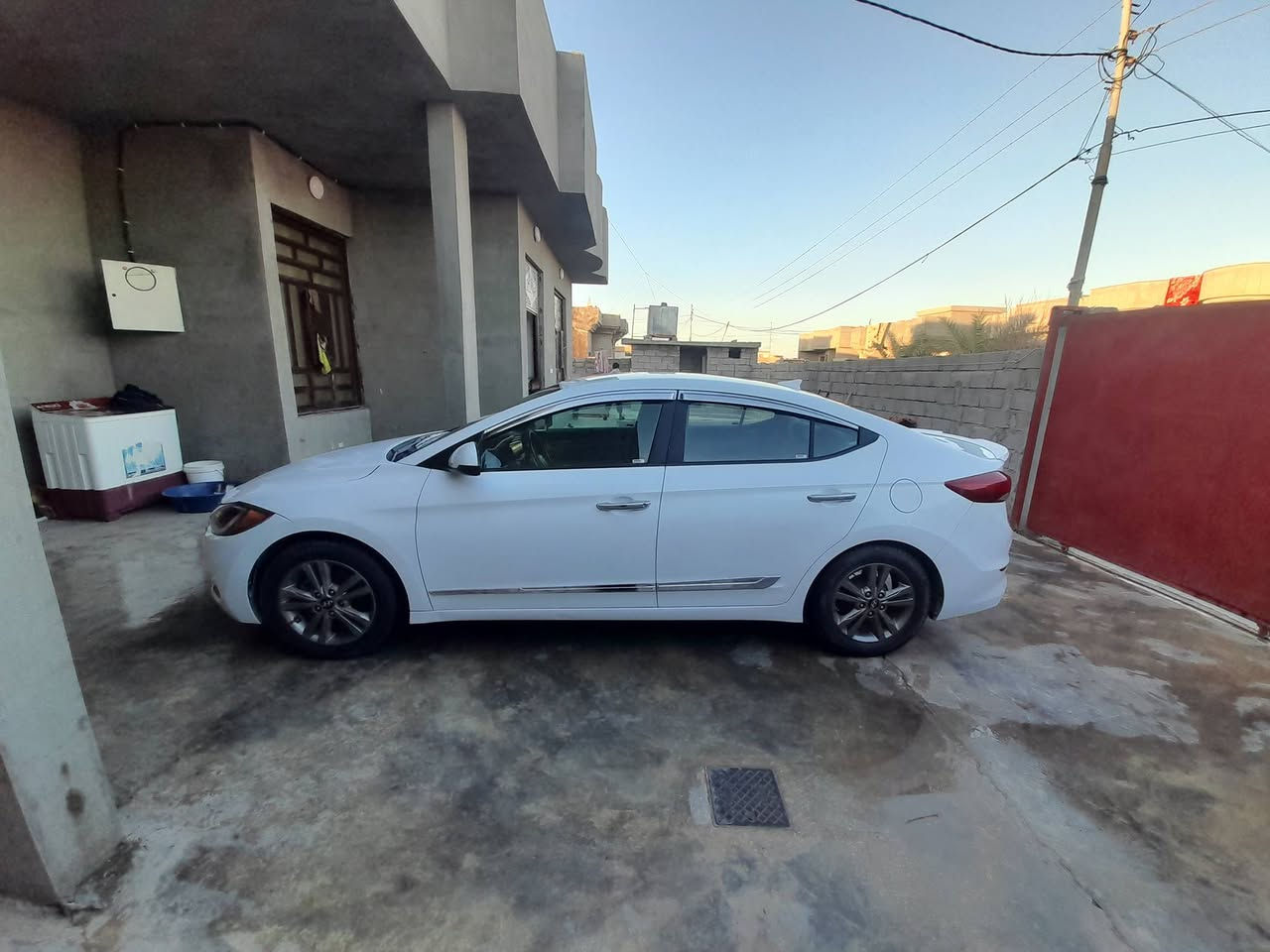 السلام عليكم انترا موديل 2017 وارد أمريكي  رقم انبار شرط التحويل وغرامات بيه بونيد صبغ وبل غماره أثر تكشير ولباقي ليبل واحد مكفول سياره جديده متصرف عليه شي محرك كير صدر كله شرط مكان السياره بيجي السعر 125
 هاتف ***********
