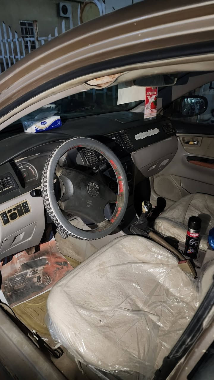 للبيع جلي موبل 
سياره حلوه مرتبه دواخل حلوه لاتنقيص لا تبخير كهربايئيات شغاله بيه بس ضاغطه بيه صوت سعر 30 قفل ترهم مراوس حسب القناعه ***********
