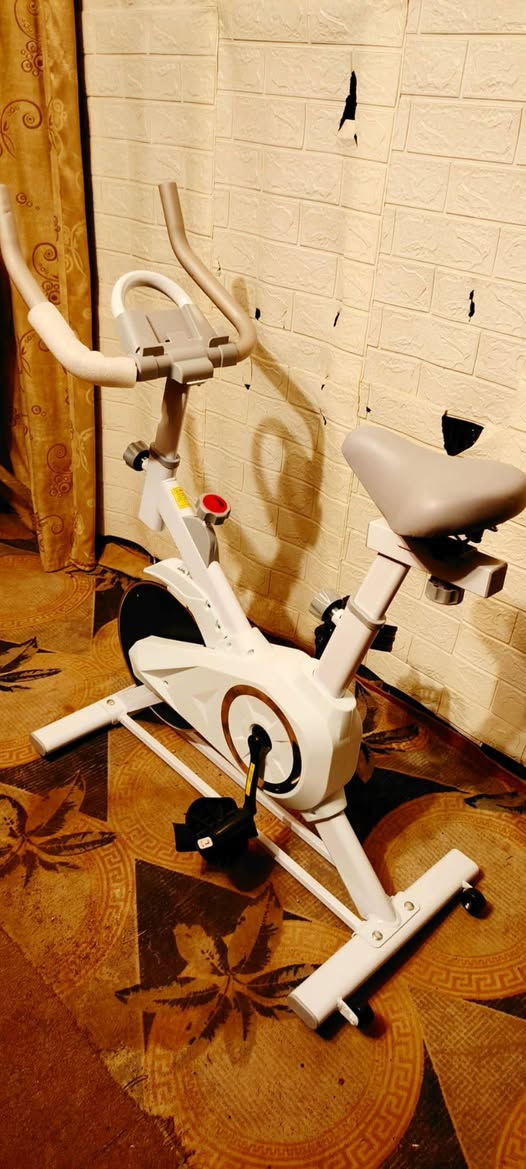 بايسكل رياضي ثابت للبيع جديد غير مستخدم سرعات وتحكمات تخفيف تثقيل 
يفيد للرشاقه 
وقوة الاعصاب 
ومعالجة المفاصل تنزيل وزن 
تقوية القلب 
يحمل وزن 120 كيلو 
السعر 90 الف وبي مجال ديوانيه حي الجامعه قرب مدرسة الجامعه الابتدائيه


**إذا كنت صاحب هذا الإعلان وتريد حذفه لأي سبب، رجاءا أرسل رسالة إلى الدعم الفني**