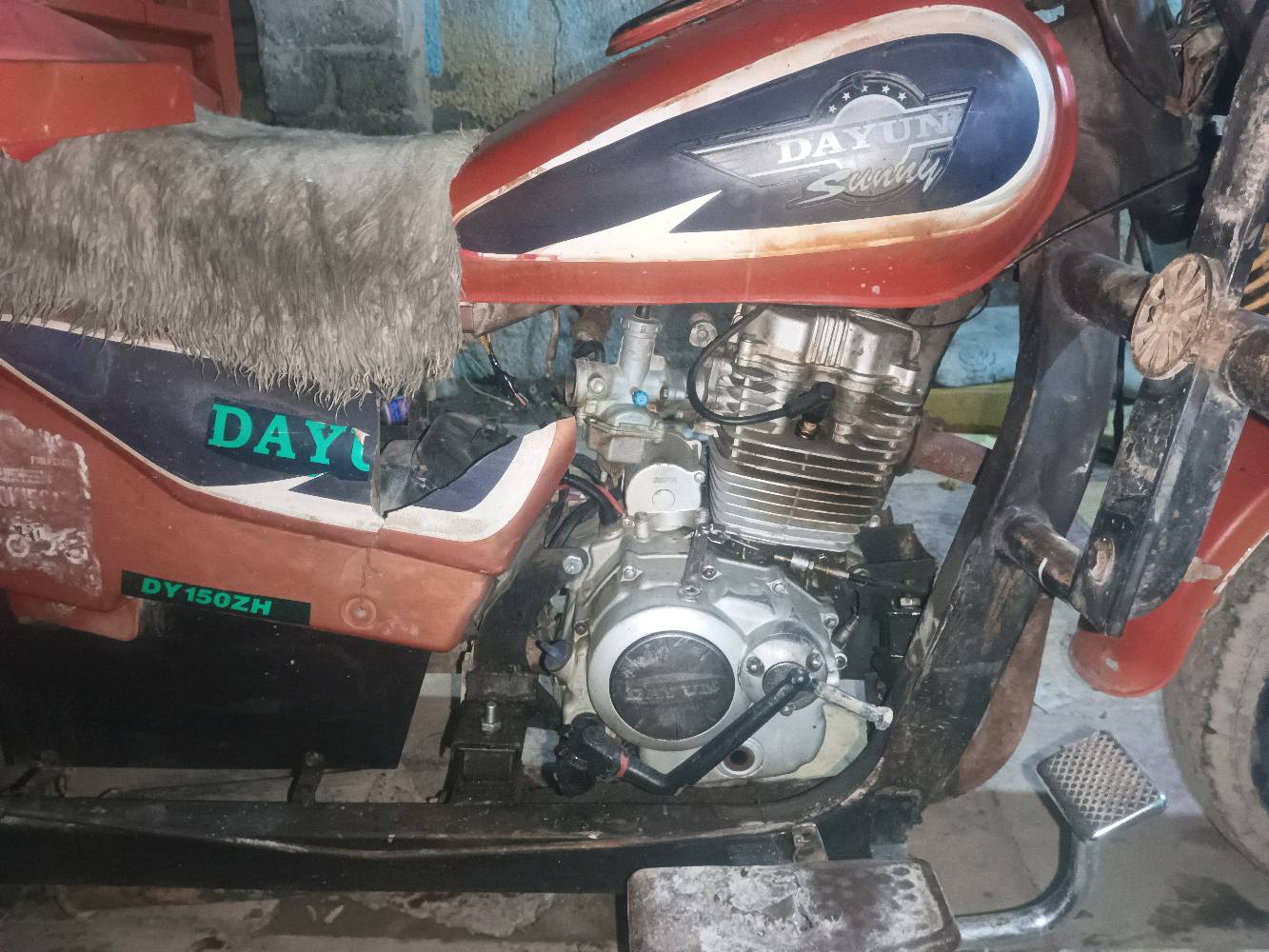 تكتك دايون للبيع، ممتاز ومناسب للنقل والبضائع. الحالة جيدة مع بعض آثار الاستعمال. يقدم وسيلة اقتصادية وفعالة للتنقل وتجارة الشوارع. للاستفسار والاتفاق، يرجى الاتصال أو المراسلة.