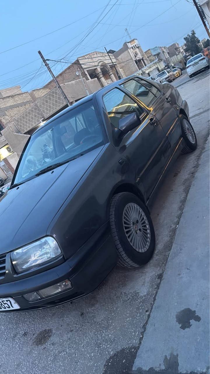 سلام عليكم شباب 
كل عام و انتو بالف خير انشالله 
فنتو موديل 92 كلش نظيفه و جديده السياره 
  سنويه مشروع  
محرك ٢٠٠٠ جديد 
كير اوتو
صدر أمامي خلفي جديد
تخم تاير جديد
الداخل كله جديد 
لحايه رياضي 
سنتر لوك
 كهربائيات كله شغاله كامله بلاديه 
منظومه الماء كله جديد  من جوينات  من راديترات من مراوح  من واتر بأم
ادامه كامله  لمنظومه البانزين  من فيت بام من فلاتر  من صوندات  من نوزلات
مصبوغه عام  للجماليه 
السياره كلشي جديد بالعافيه ع الياخذه 
رايدها ب 46$ وبيها  مجال بخدمتكم 
مكاني الدوره   *********** بغداد, العراق
