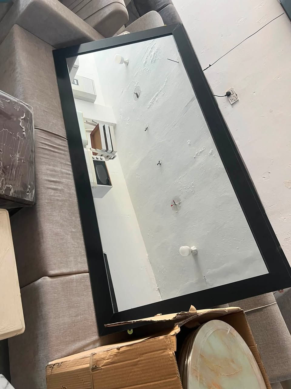 ديكور صالون رجالي او نسائي مرايات عدد 2 تعليك وميز مرايا 1 سعرهن مناسب جدا
العنوان التحرير مقابل فالح ابو العمبة 

*********** معرض ومزاد البيت
