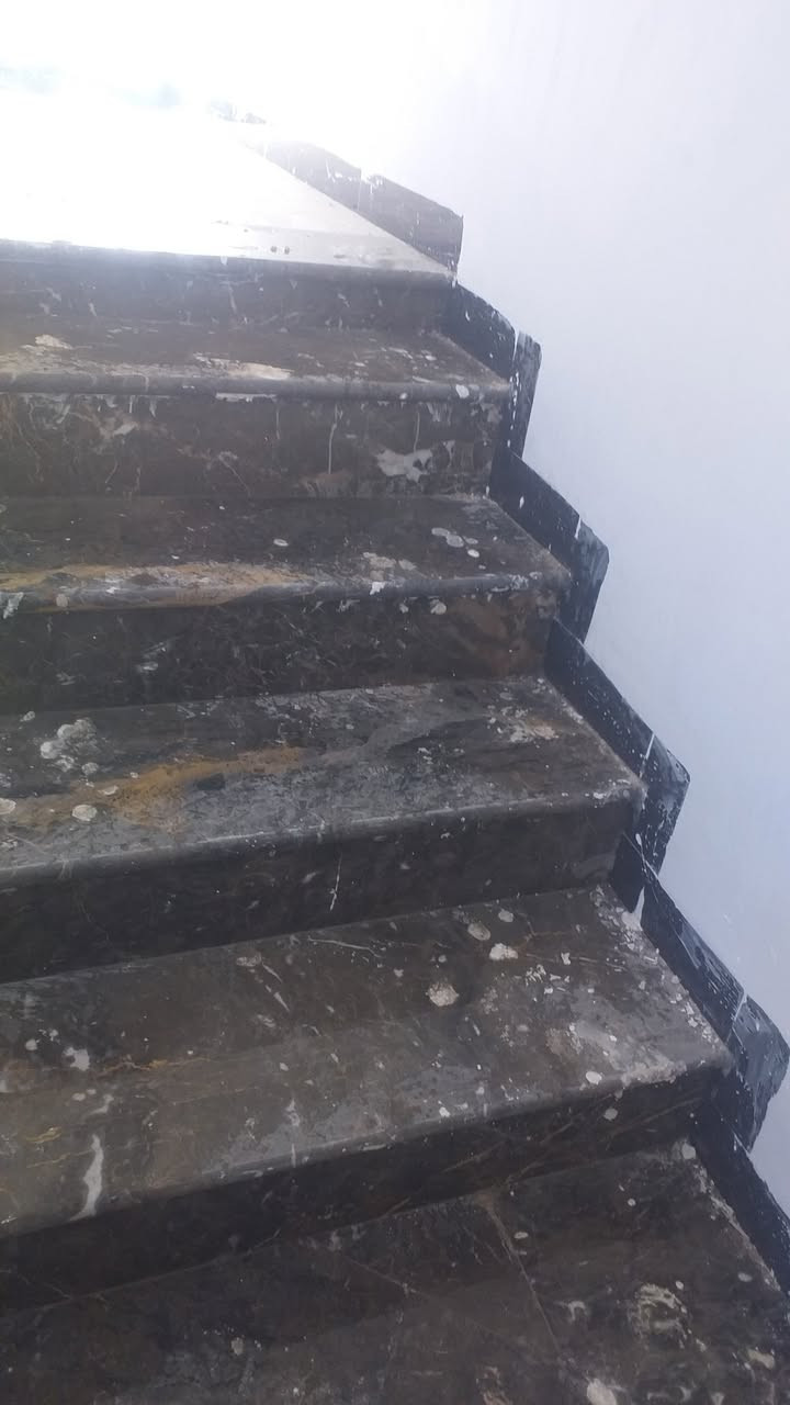 مستعدين لعمل السيراميك والكاشي بكافة أنواعه والبورسلين والمرمر والكرانيت وحجر القرض وتطبيك بايات الدرج شغل درجة اولئ شرط إشراف هندسي كله عاليزر وهزاز واحدث اليات العمل متوفرة وإنجاز سريع بالعمل والتزام بالموعد وبأنسب الأسعار متفرغ للعمل حالين للتواصل  *********** موجود خلفه واجهيات شرط ضمان الشغل
