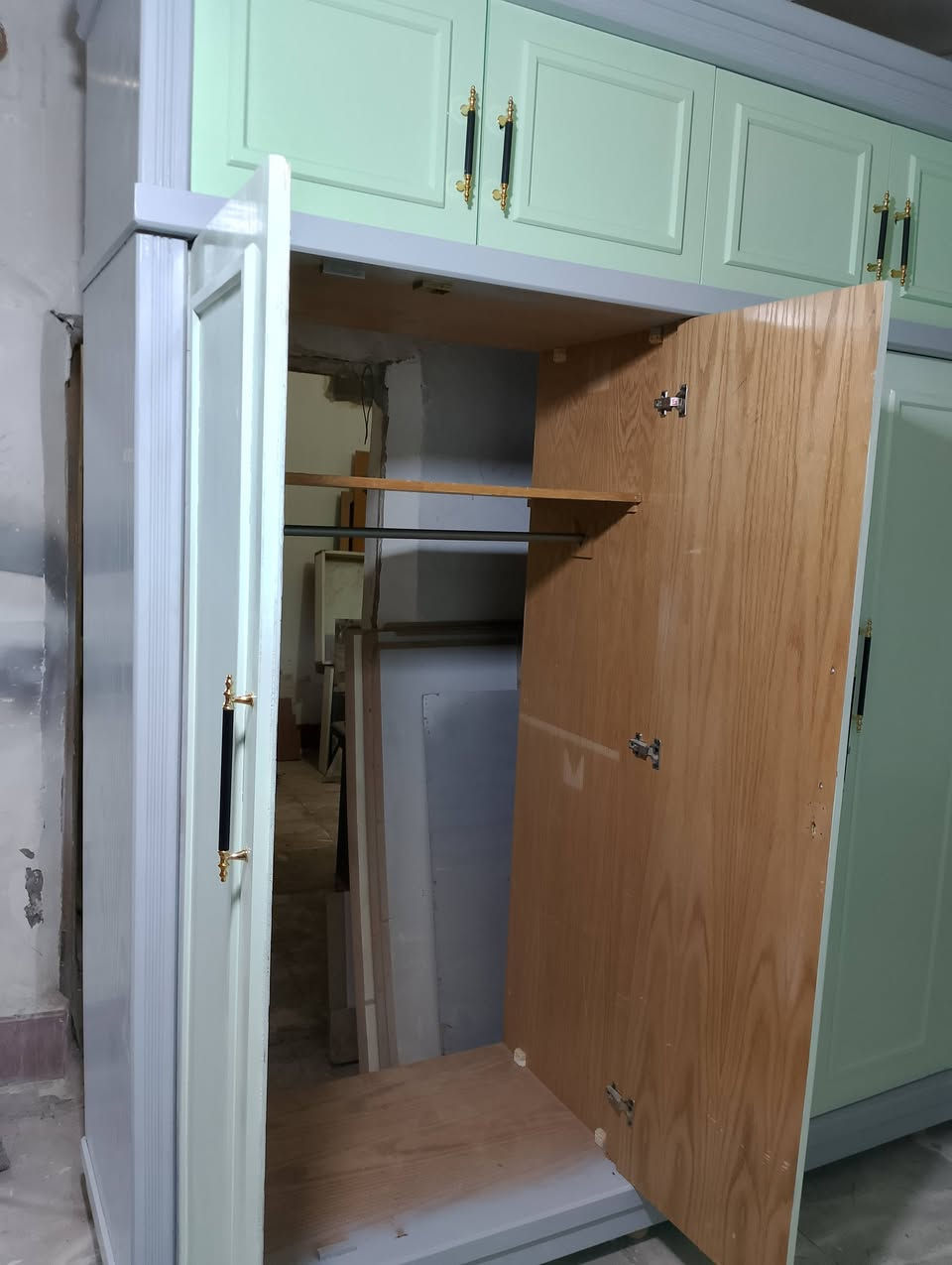 معرض سليم
كنتور كويتي إيطالي مستخدم 6 باب قاطين عرض 3 متر

ارتفاع مترين ونص الكنتور شرط النظافه والمتانه وشرط 

كويتي إيطالي تكمه مو تركي ولا ماليزي السعر 550 ألف 

عنوان داخل المنشور  ***********
