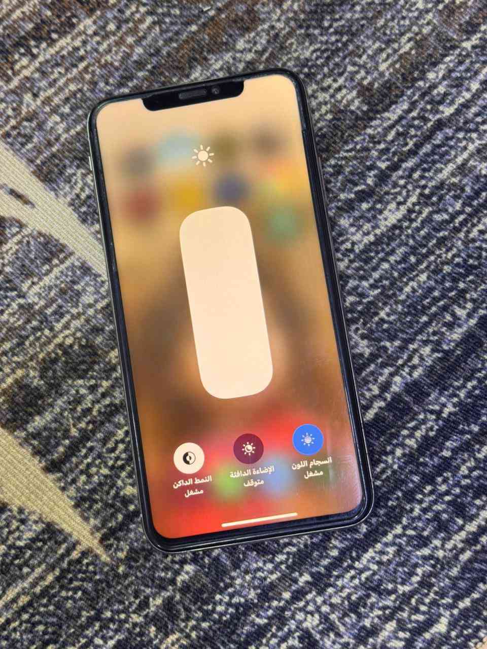 ايفون اكس ماكس
ذاكره 256 
شاشه اصليه 
بطاريه مبدله نوعيه جيده وقبل سبوع تبادلت
ضهر اصلي 
الجهاز كلشي بي جديد واصلي بس مجرد السيم كارت ما يشغل يحتاج برمجه 
الي يريده ***********
