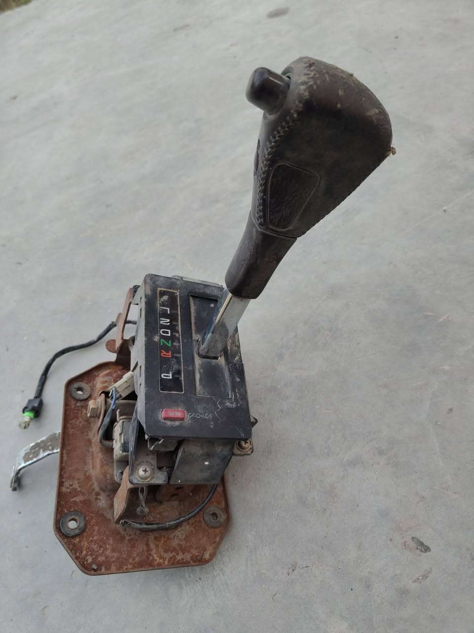 غراض هارتوب طويله 
حواجب زوج يمنه ويسره
شيالات داعميه اماميه زوج
يده كير .لوحه تحكم تنته
رف مال دشبول .مرايه روئيه 
زوج بطاين يسره بلاد جهت اليمنه ثنينهن 
مكانهن نجف ***********
