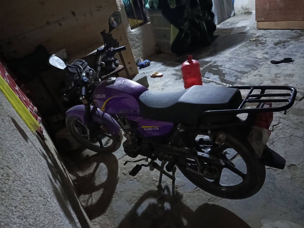 سلام علايكم دراجه موديل 24متروكه كلشي شغال بعدهي رمبه سعر مليون او250بيه مجال ***********وتساب مكاني بغداد الشعله
