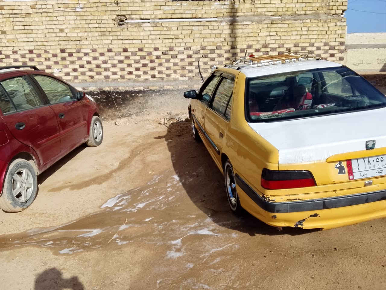 السلام عليكم بيجو بارص موديل ١١ كير ومكينه مكفولات رقم نجف سنوية لل ٢٧ راعيها يريد مداور راعيها بل كوفه مكاني نجف حي النداء *********** عليها هيئه ٦ ورقات يوكعن من سعرها سعرها ٢٨ وبيها مجال خاص ما متواجد اتصال فقط
