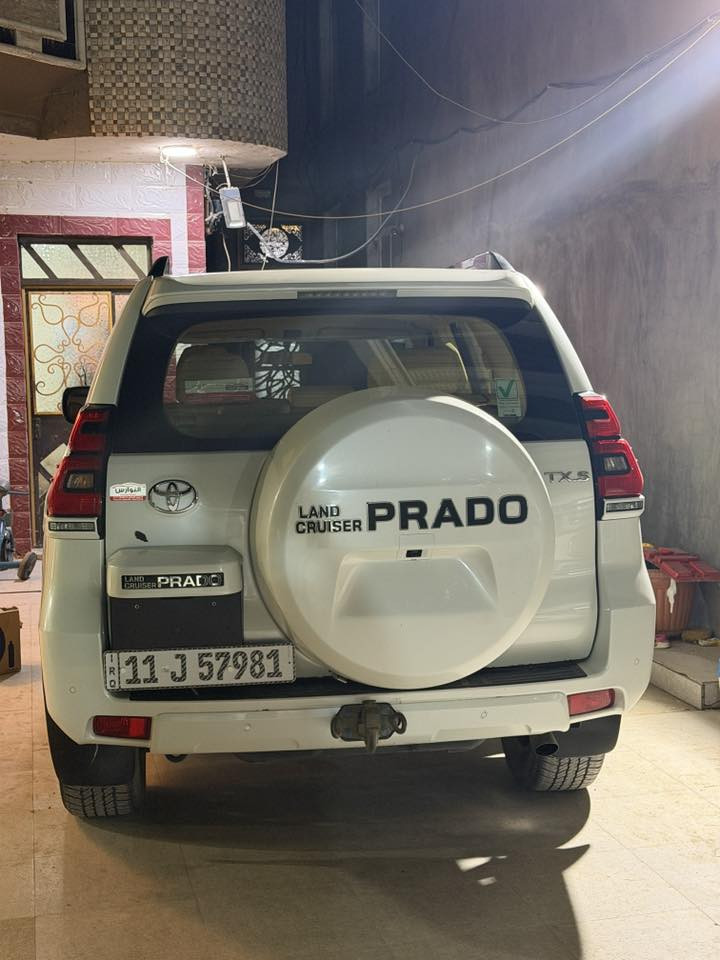 �🔥 للبيع – برادو 2023 شركة العين الأحمر | فئة TX.C (فل مواصفات) 🔥🚗
سيارة فخمة جداً، قوة + هيبة + راحة 👑
مواصفات خليجي أصلي جاهزة للاستخدام بدون أي صرف ✔️

✨ المحرك والأداء:

 • محرك V6 سعة 4.0 لتر (6 سلندر)
 • قوة تقريباً 271 حصان 💪  
 • قير أوتوماتيك 6 سرعات
 • نظام دفع رباعي دائم (4x4)
 • دبل ثقيل وخفيف + دفرنس وسطي
 • نظام ثبات + تراكشن + نزول منحدرات

✨ المواصفات الخارجية:

 • فتحة سقف (Sunroof) 🌙
 • إضاءة أمامية LED + كشافات
 • جنوط ألمنيوم قياس 18 / 19
 • مرايا كهرباء قابلة للطي
 • ستيب جانبي + روف ريل
 • سبير تاير خلفي مع غطاء
 • حساسات أمامية وخلفية

✨ المواصفات الداخلية:

 • تشغيل بصمة + دخول ذكي
 • شاشة كبيرة + نظام ملاحة
 • كاميرا خلفية
 • بلوتوث + USB + Apple CarPlay
 • تحكم من المقود
 • كروز كنترول
 • تبريد (Cool Box)
 • تكييف أوتوماتيك مزدوج أمامي + خلفي ❄️
 • مقاعد قماش/مخمل مريحة
 • 7 ركاب

✨ الأمان والسلامة:

 • وسائد هوائية متعددة
 • ABS + EBD + BA
 • نظام الثبات الإلكتروني VSC
 • نظام مانع الانزلاق
 • مساعد صعود ونزول المرتفعات

💎 المواصفات: وارد شركة العين الأحمر
💎 الحالة: نظيفة جداً / بدون حوادث
💎 جاهزة: استخدام يومي بدون أي مشاكل

📞 للاستفسار:
‭***********‬

🔥 سعر مناسب وقابل للنقاش للجادين فقط 🔥

#برادو #تويوتا #V6 #سيارات_العراق #بيع_وشراء #العين_الأح
