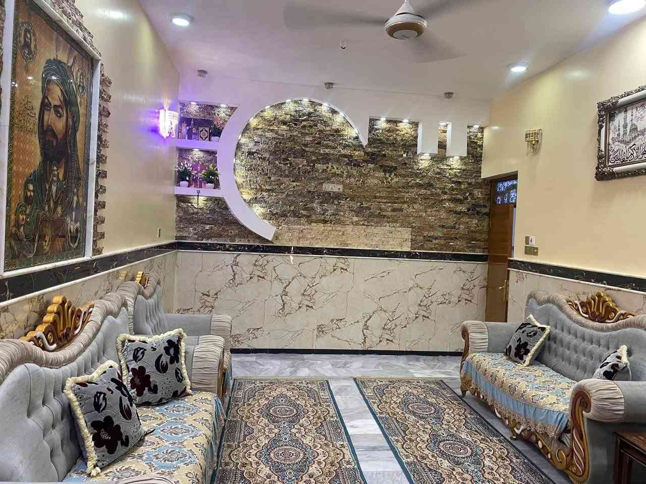 بيت للبيع  مساحة 200متر+60 متر فضله العنوان، جمعيات قرب الأربع سايدات والملعب السباعي، بظهر مجمع ريماسه للألبسة (( الواجهة 10 / النزال:  20 ))
طابقين، يتكون الطابق الأول من[ غرف نوم عدد 2 /أستقبال / صالة /مطبخ / مناور عدد 2 / مجموعة صحية داخلية وخارجية ] 
أما الطابق الثاني يتكون من [غرف نوم عدد4 /صالة/مجموعة صحية]
كونكريت، بناء سنة 2019 
السعر خاص أو الأتصال ع الرقم 
***********
