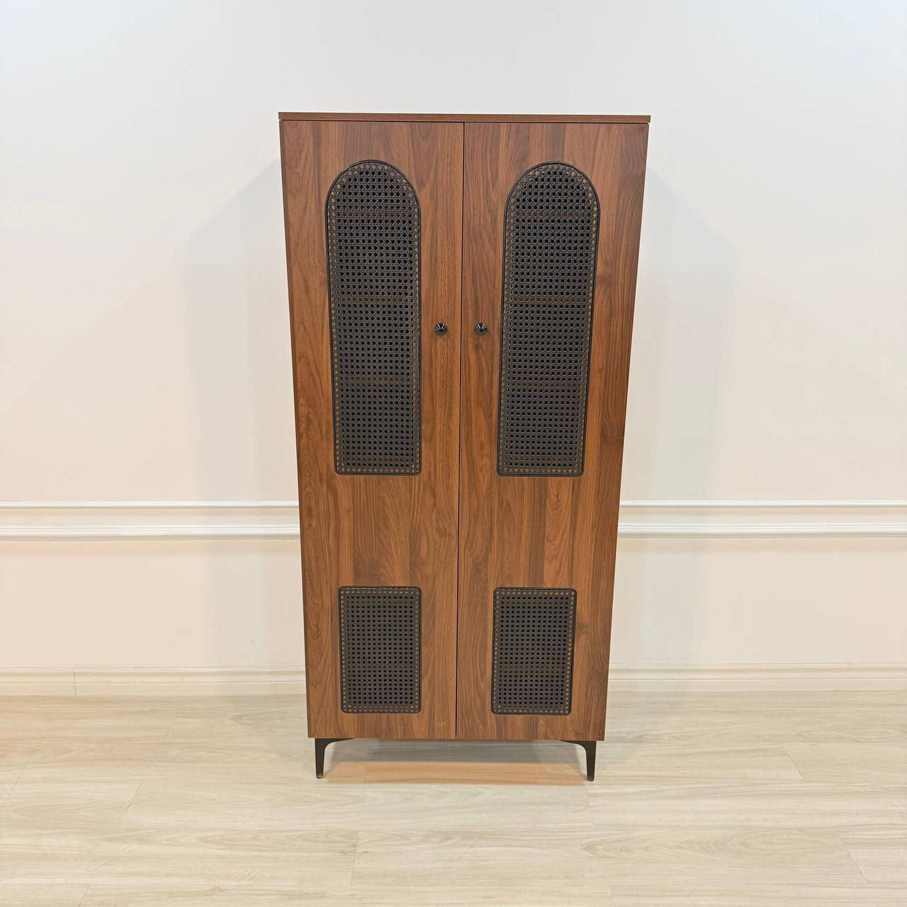 خزانه 2 باب 
ارتفاع 175 سم 
عرض 80 سم 
عمق 32 سم


**إذا كنت صاحب هذا الإعلان وتريد حذفه لأي سبب، رجاءا أرسل رسالة إلى الدعم الفني**