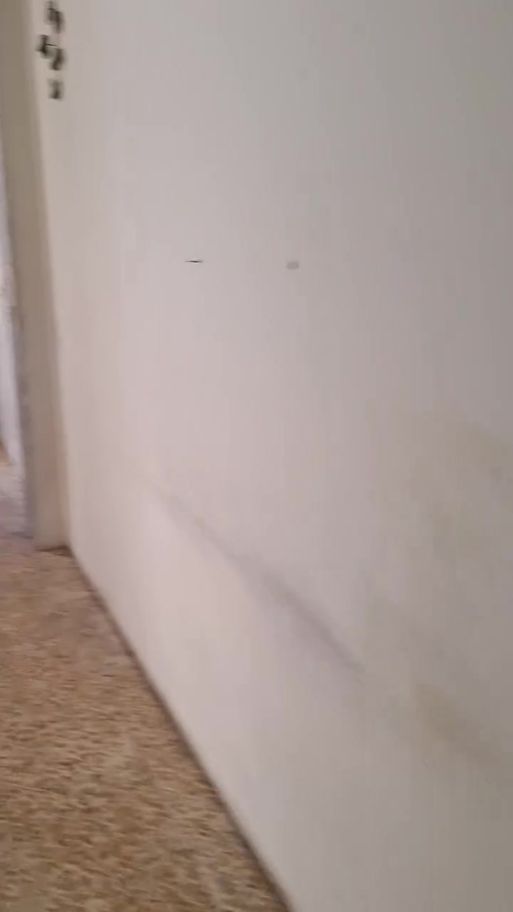 شقه للايجار طابق اول المساحه ٨٠ متر العنوان الشعله قطاع التاسع قرب جامع الرسول تحتوي على غرفتين نوم ٤في ٤ وصاله ٥في ٤ ومطبخ ومنور وخدمات الاتصال *********** او اعل الخاص
