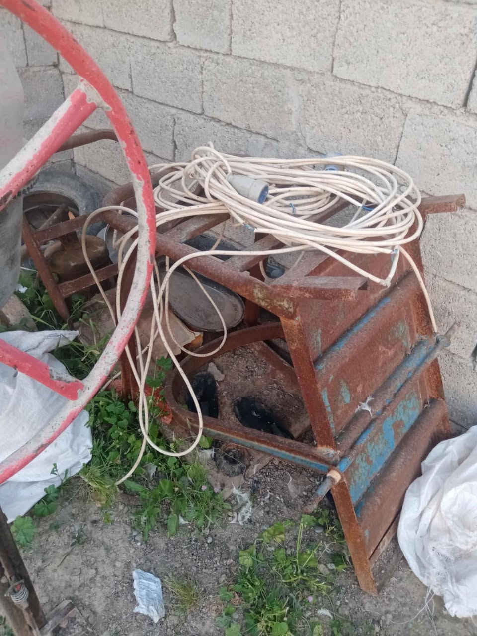 يتوفر ونج للبيع،
عرباين عدد ٢ للمواد
عرباين عدد 2 للبلوك
ماطور شرط شغال نظيف ما مصلح
العنوان قريه العدله... السعر والتفاصيل اتصل على
***********
