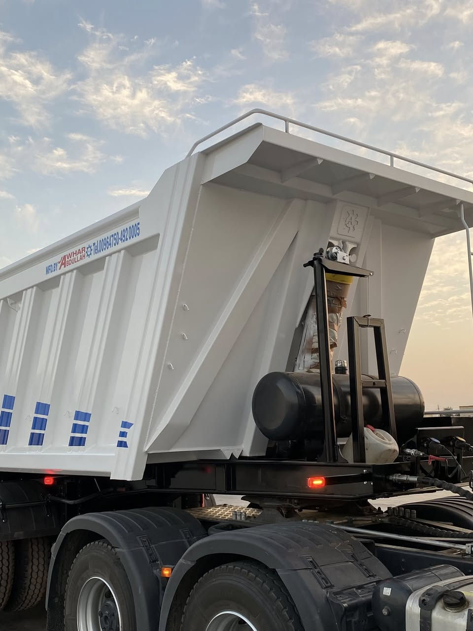 لبيع عربانه عبد الله جوهر موديل 2026 ربع محاور 2ثابت 2 علاك تخم تاير تخم ويل 36 متر بدون تعلاوه 33 مشتقله قليل مكان ناصريه /سعر  290 بيه مجال***********//////***********
