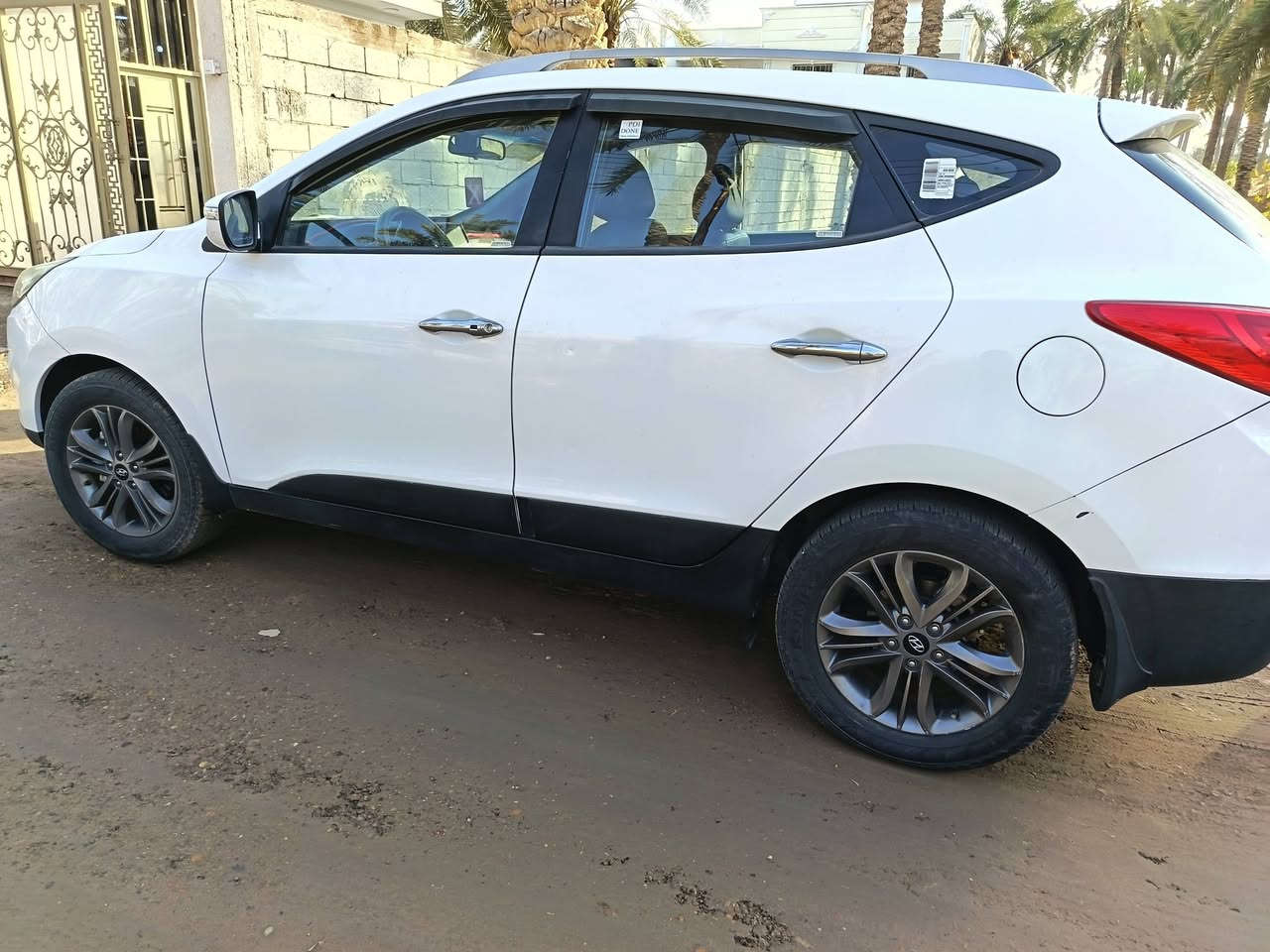 السلام عليكم توسان 2015 لون ابيض داخل قرميد 
مكفوله من صبغ ملاحضات جدا بسيطه رصعتين بدون أي نقص 
ومكينه 2000 ماشيه 131 حقيقي 
5 ويل كب باسمي مكاني بغداد
***********
السعر 160 ومجال بسيط
