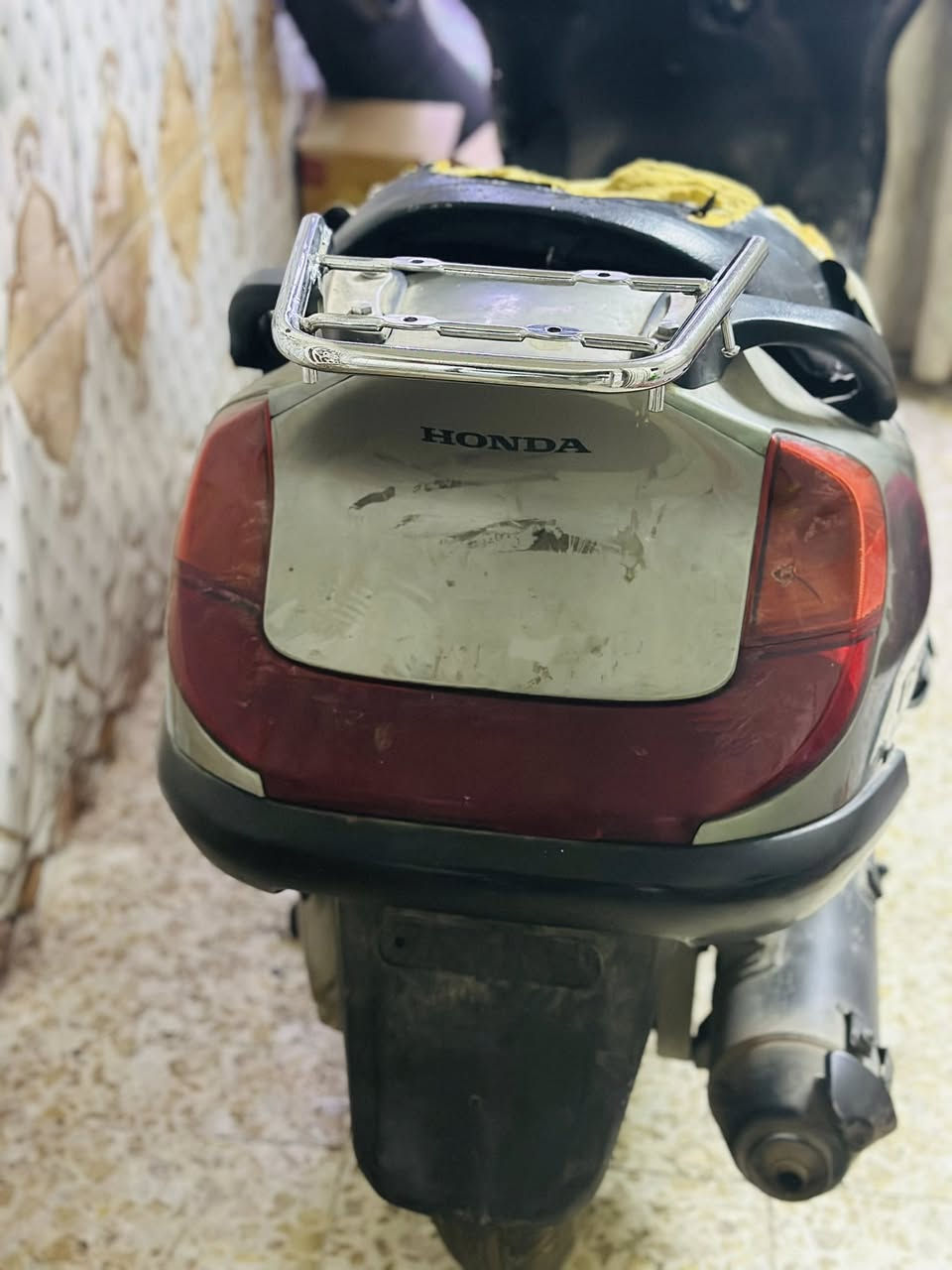 من رخصت الادمن دراجه فور سايت متروكه صارله ٩اشهر متروكه وما مشتغل لو بلك لو كابريتر  السعر قيم بليرضي بيه الله الدراجه غراضه كامله مابيه نقص ***********
