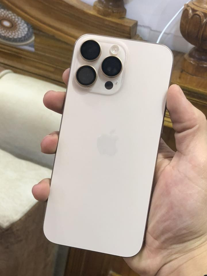 السلام عليكم ايفون للبيع 
16 برو ماكس كامل ملحقات 
بطارية 96 🔋
الذاكره 256
نضافة ميه بالميه جهاز مابي شخط مكفول من كلشي .
الرقم : ***********
