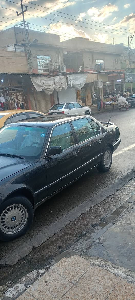 السلام عليكم لبيع او مراوس بي ام دبليو موديل 91 فول مواصفات دبل   جكمجه أربع جوم كهربائية ننته  بيها بجم عريض حجم أصل 750 هسه عليه محرك وا كير مل 730  محرك 30 فل 6 كير عادي 7 نمر رقم دولي نينوى انكليزي بيها كروبون بازين سنويا 30 سنويا بسمي محرك وكير شرط دخل جلد جديد لون أبيض اوف وايت مصبغ احزام لجمله فقط شرط  طخمه زين  سعر 45 بي مجل عنوان موصل حي صدام رقم الهاتف آسيا *********** كورك *********** موجود على فياس
