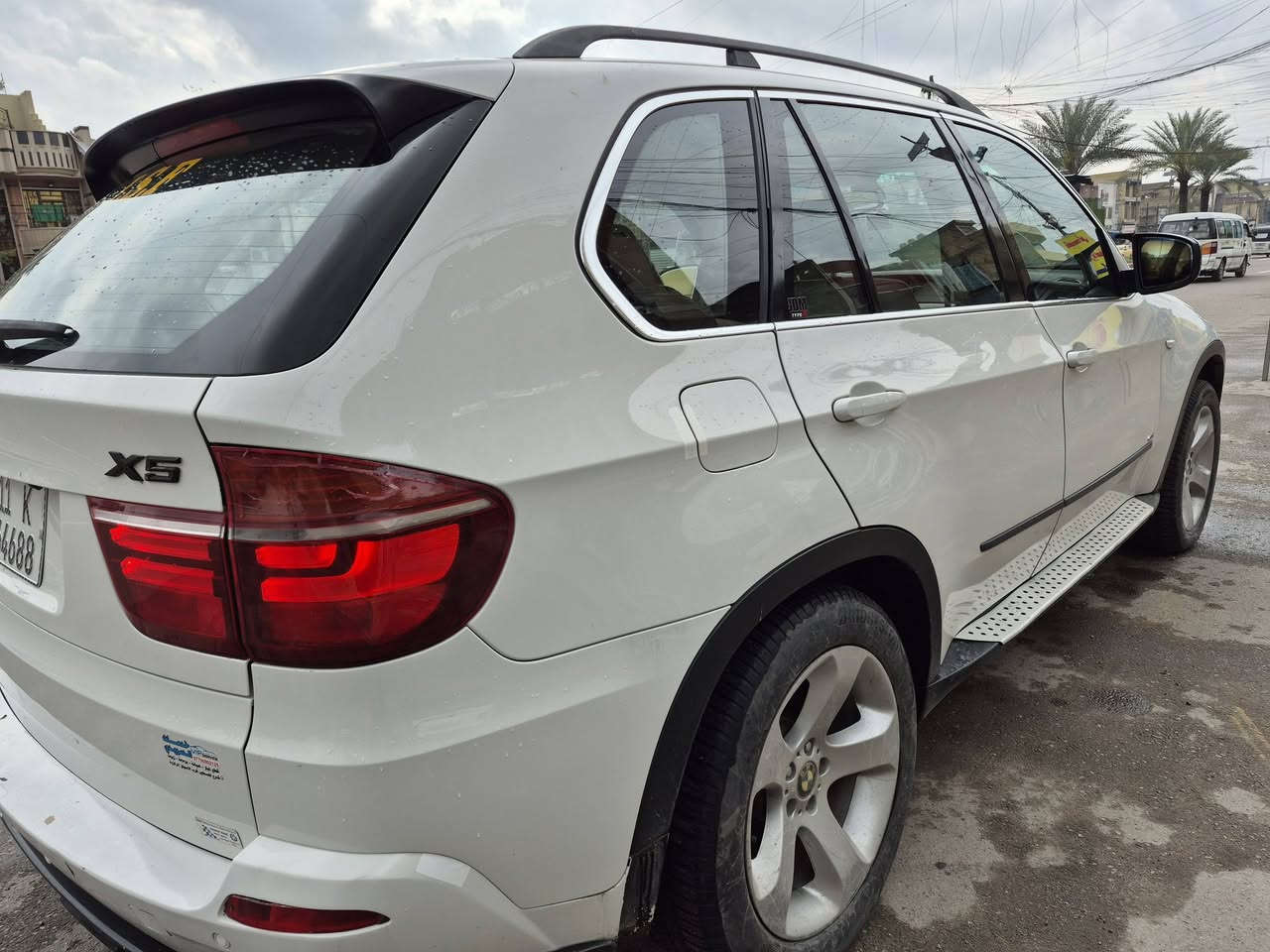 تنزيل السعر منااااسب كلش مستعجل ع البيع 
اكس٥ موديل٢٠٠٧ خليجي ٧ راكب فول مواصفات مكفولة من الضربة والصبغ مكينة ٤٨ رقم بغداد بأسمي سنوية لغاية٣٠ تخم ويل كب ١٩ اصلي وتخم تاير برجستون رن فلات السيارة كفالة عدا الدعامية 
مكلني بغداد 
*********** واتساب مفتوح
