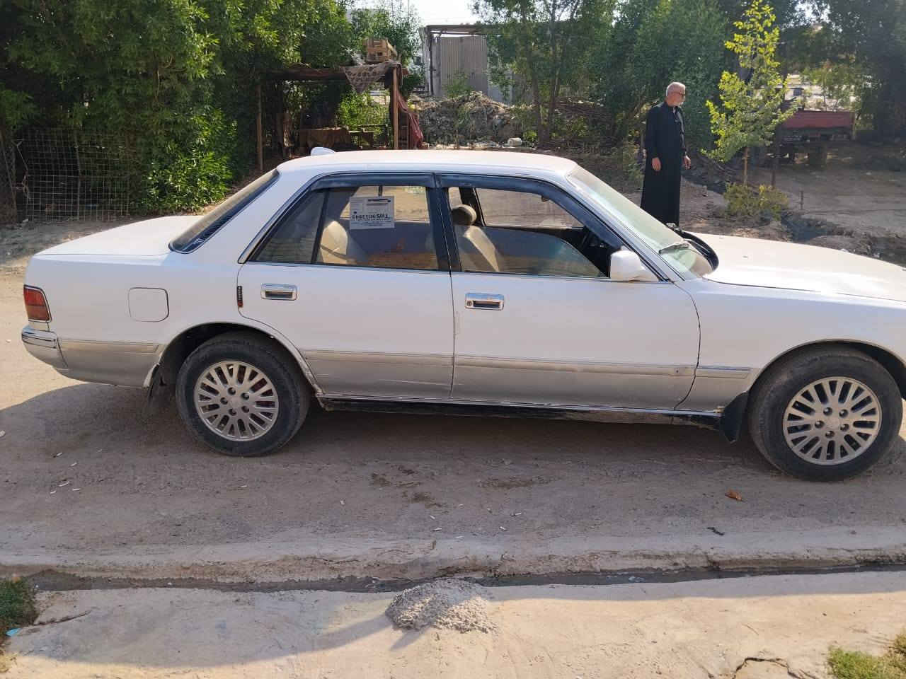 السلام عليكم
سيارة مارك للبيع موديل 91 رقم ديالى باسمي مكينه ونجي المكينه بيها تبخير. مكاني بغداد النهروان 
السعر 38
تواصل ***********
