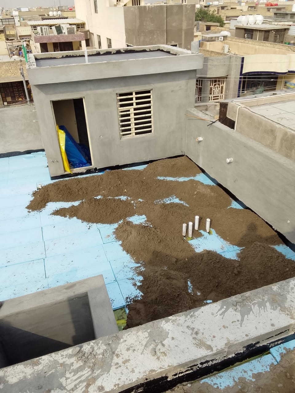 سلام عليكم هذا جزء من عملي أن شاء الله ينال اعجابكم هذا العمل شرط الفحص ***********  
يتكون العمل 
1من فلانكوت
2وزفت أو جير 
3نايلون زراعي 
4زميج
5شتايكر
6ماستك
7الفحص
