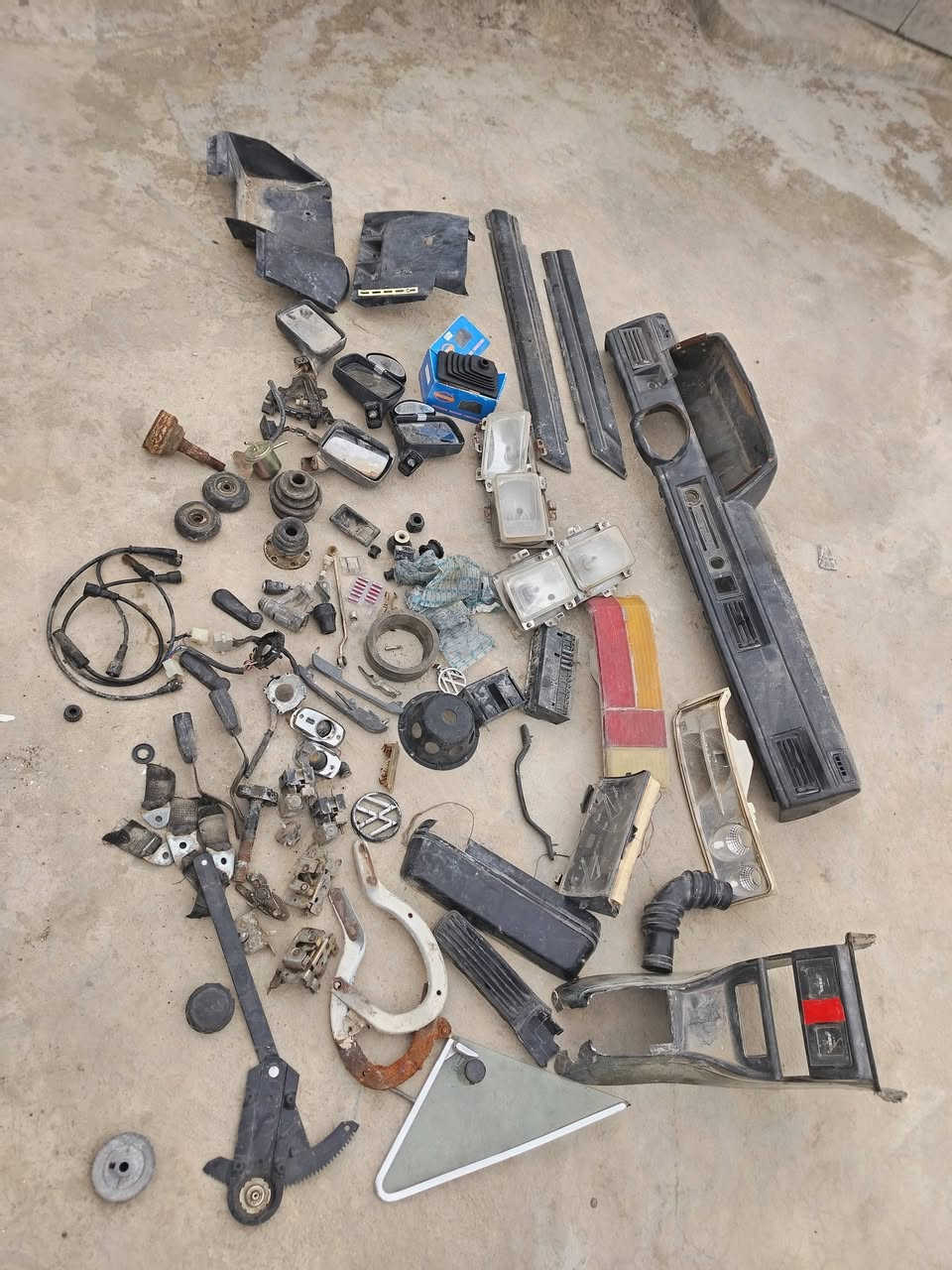 السلام عليكم غراض برازيلي للبيع ابيعهم شلعه سعر 75بيهم غراض جدد ماشادهن لايتات جدد الشراي راسلني خاص او***********العنوان الموصل حي العبور
