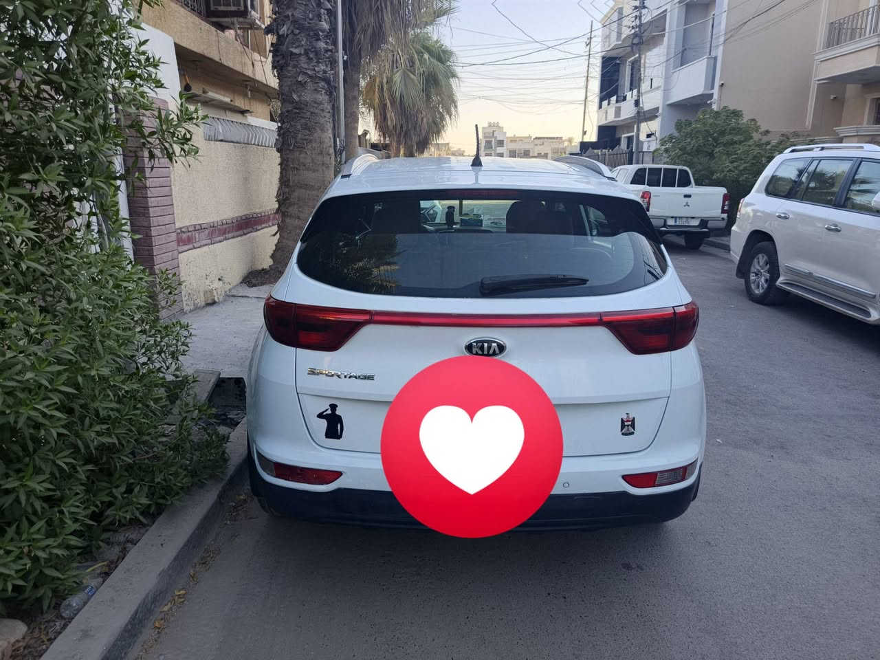 السلام عليكم سيارة سبورتج موديل ٢٠١٧ مجفت محرك بيها ضربة أقل الشبر بالباب الأمامي مصلح على البارد والباقي كلة مكفول بغداد الإعلام حي الشباب متواجد ماسنجر
