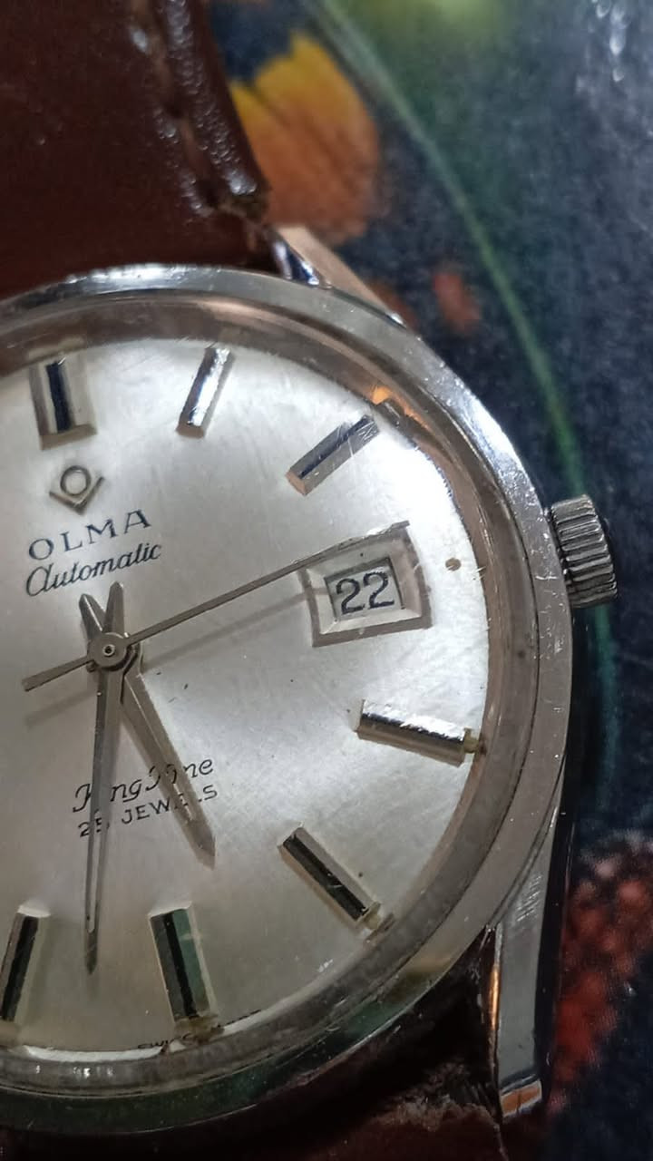 السلام عليكم
بعد أذن القائمين على الاداره 
ساعه ماركه( OLMA ) اولما
فنتج اوتماتك 
منفذ شهري 
قطر ٣٧ ملم 
نضافه جيده جدا سير جلد غير معلم
دكمه معلمه 
السعر  ١٥٠ الف 
توصيل جميع محافظات العراق 
تواصل ماسنجر أو وات ساب
***********
