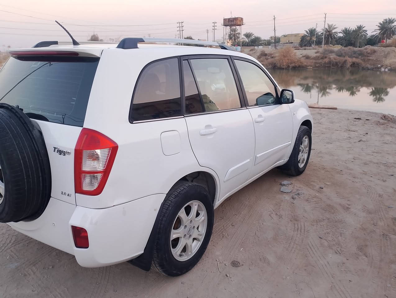 سلام عليكم البيع شيري تيكو 2014 جديده السياره ماشيه 80 ألف بحالت الشركه كلهه شغاله تتفئه تبريد محرك جديد رقم واصط ابسمي ولسعر ع تلفون ***********
