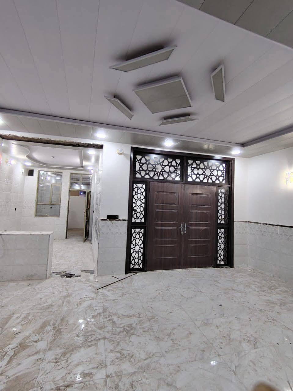 #يعلن مكتب اليرموك العقار
🔆🔅 الـــدار للــــــبـيــع 🔅🔆***********
⚜️ المســــاحة⚜️150متر بيت  

. طابو   زراعي وقرار محكمة 🪐
⚜️ العنــــوان ⚜️  النجف //  
 البيت مقابل ملحق قرية الغدير 
         🔆  الــتـــفـــــاصـيــــل  
الـبـنـاء  درجة اوله البيت مامسكون 
(( طـــابق الاول)) يحــتوي علا  
غرف2 وصاله + ومطبخ مفصول+ وستقبال  وصحيات داخل وخارج. 

🔱الــســعـــر  //55 مليون. 🥰

             ملاحظة (((توجد كافت المساحات والقطع  )
⚜️        
((للاستفســار مراجعـة المكتب  #_للعقــار_والمقــاولات
العنــوان مكتب اليرموك  العقار مقابل قرية: الغدير اعمـود 282 #مكتب_اليرموك  العقار_

*********** او الاتصال على الارقام.🟡🟡📞📞📞♾
   🔆📞تطبيق وتساب موجود
او مرسله  😊
