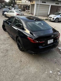 كامري ٢٠٢٥للبيع هايبرد سياره جديده حلوه se صبغ فقط ربع البنيد وجاملغ ص...