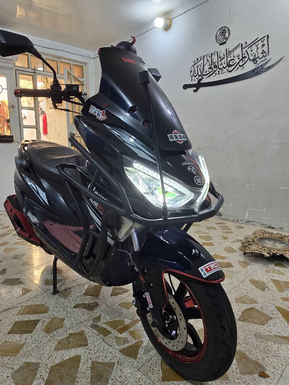 دراجة سترونك صيني فول بصمتين ريمونت وبصمه بالدراجه يدويه
مكفوله مكينته من الفتح نضيفه فول 
دراجه مداريها بانزين فقط محسن ودهن شرط MOTUL 7100
الدراجه نفس ماتشوفوه بالفيديو مايحتاج احجي 
 رايده ب ٧٦٠ وبيها مجال بسيط ما ارد عالتعليقات شراي راسلني لو تتصل 
*********** مكاني نجف
