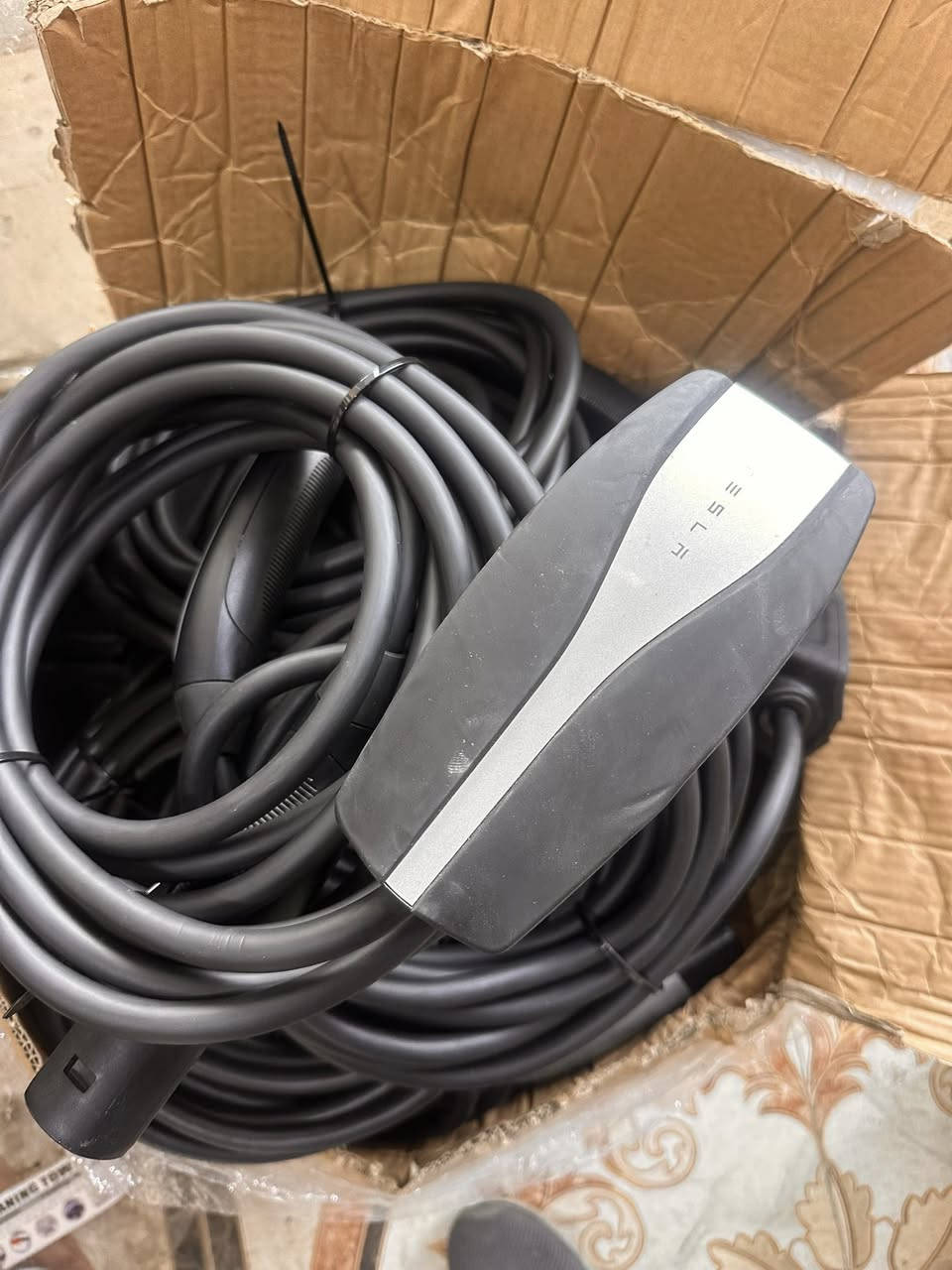 شاحن 32 مع بلك سويج نيما الاصلي 14-50 يتحمل 50 امبير اكثر امان للشاحن الاصلي كلهم بسعر 330 الف 
***********
