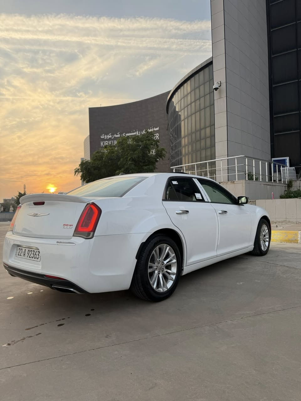 السلام عليكم الاخوان .. سعرها 225
كرايسلر 300 2015 ليمتد

سيارة مكفولة كفاله بل عراق صارا بيها قطع واحد بخ بدون فتحه برغى هم..

ماشية 100 كيلومتر  حقيقي ..

مواصفات ليمتد فول مواصفات ..

كير محرك كلة بشرط ..

نظافة ماتها %100 مابي اي نواقص 

مكان سيارة كركوك 

شراي يخابر ***********
