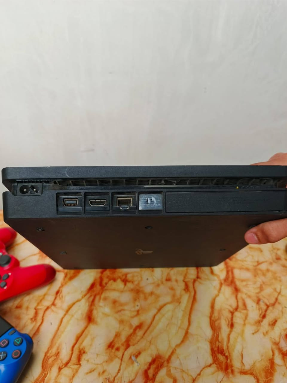 السلام عليكم
بلي فور سلم نص تيره 500 
بلي كامل ملحقاته يدات 2 تجاريات مع يو بي اس مع اقراص4 جي تي اي ومع قرص بيس 2021 ومع قرص دراجات سباق ومع قرص حرب فضائيين 
شرط على الفحص 
السعر 300 وبي مجال او مراوس بايباد ايفون 
الي يريد يتواصل معي عبر الرقم ***********
