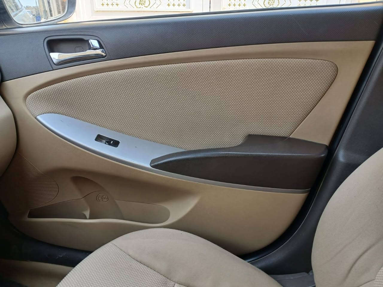 السلام عليكم من رخصة الأمن 
اكسنت خليجي موديل 2015
رقم ميسان دولي باسمي تحويل مباشر .
السيارة بيه صبغ في الجاملغ الخلفي خلف السائق بي ضرر خفيف ونصبغ مع بارد السيارة بيه السونار مرفق أمامك أدناه مع الصور .

(( مكلف بالنشر ))

رقم صاحب السيارة أدناه 
***********
علي ابو حسين 
السعر ((98))  أو بيه مجال 
العنوان ميسان العمارة حي الكفاءات
