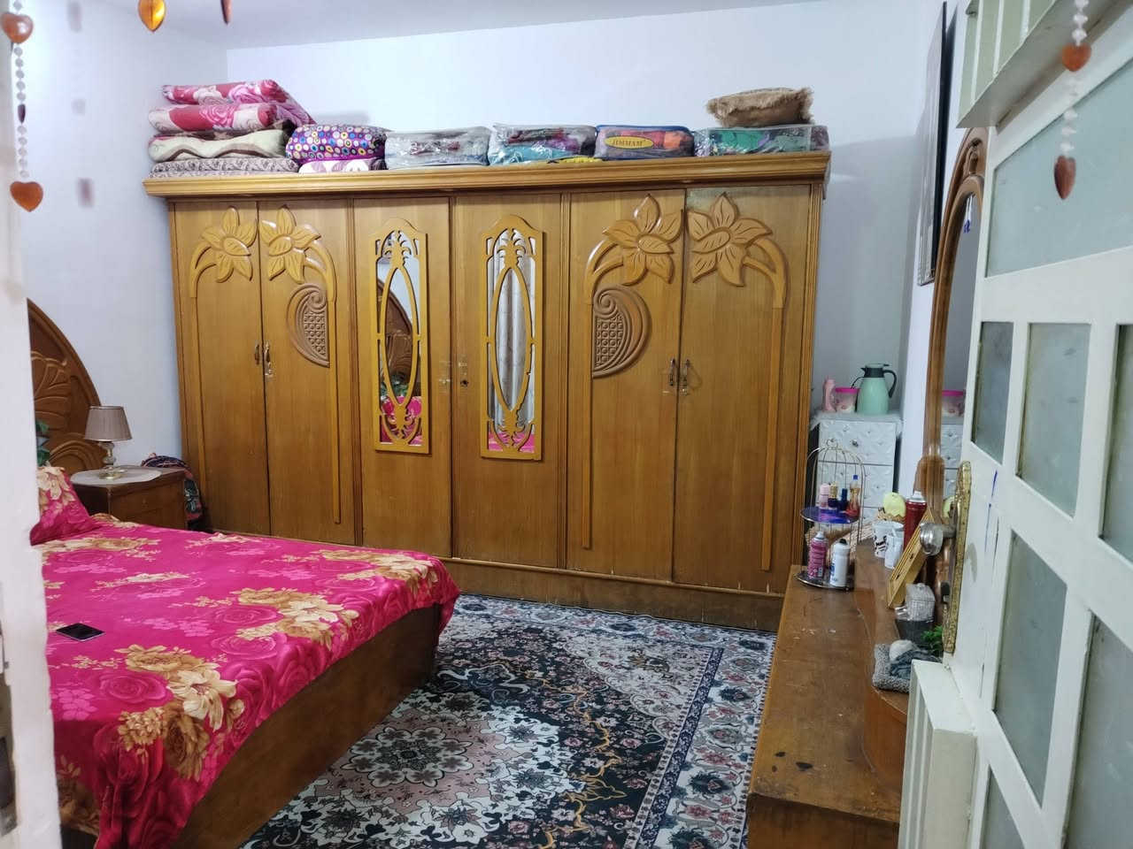 السلام عليكم دار للبيع مساحة ١١٠م مربع يحتوي الدار على كراج واستقبال وغرفة نوم وصال كبيره وملحقاته وغرفه وصاله وسطح القاط الثاني السعر 85 وبي مجال العنوان بغداد الحبيببه حي الزهراء منطقة ال 100 للاتصال واتساب وهاتف على هذا الرقم *********** غير متواجد على فيس
