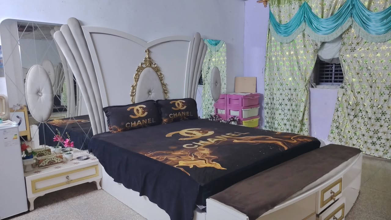 سلام عليكم غرفت نوم تركيه للبيع سعر 450 وبيهة مجال بغداد البسمايه   ***********
