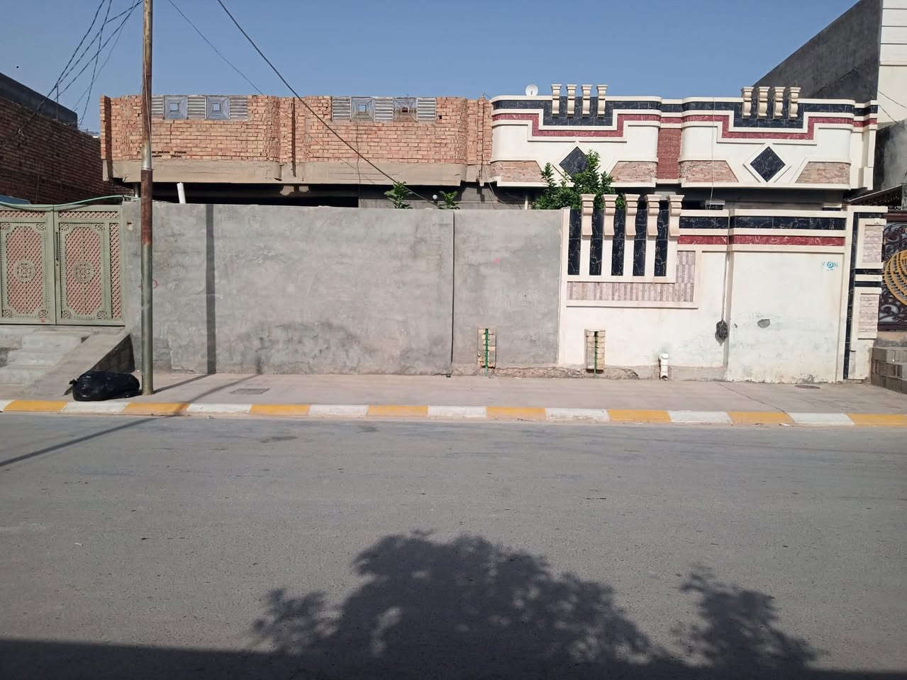 تسلسل 154
� للبيع قطعة ارض في حي الرسالة – شارع حميد الهريان

📍 الموقع: حي الرسالة / شارع حميد الهريان
📐 المساحة الكلية: 370.5 م²
📏 الواجهة: 18.3 م
📏 النزال: 20.2 م

✨ موقع ممتاز ومساحة واسعة مناسبة للسكن العائلي. 

💰 السعر: 190 مليون دينار

للأستفسار الاتصال على الأرقام التالية | 📱☎️
او مراجعة مكتب الطيب للعقار | 🏠
قرب مجمع الشفاء | 🏢📍
و مقابل دائرة الكهرباء | 🏭📍

📱 | ***********
📱 | ***********
📱 | ***********
