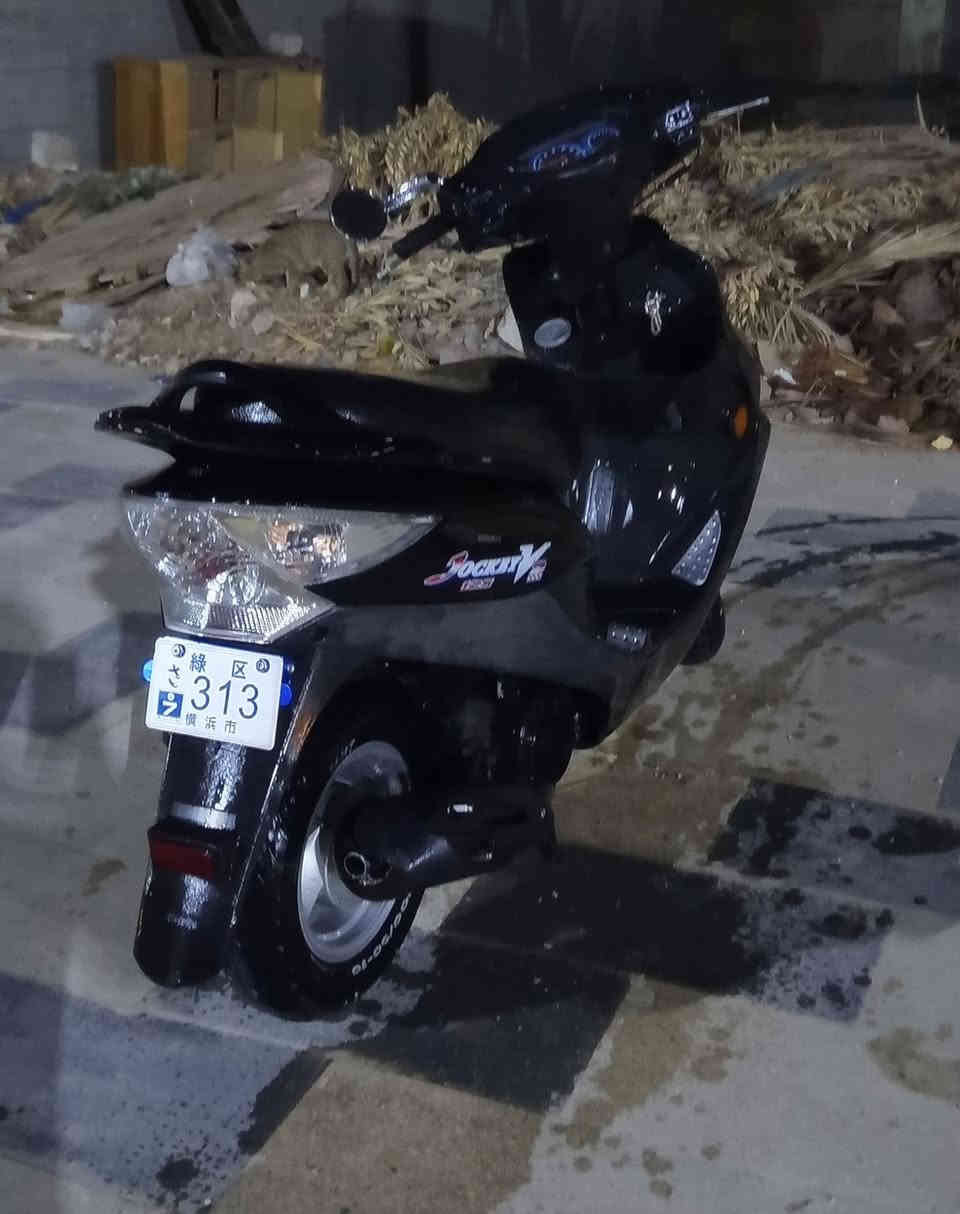 سلام عليكم دراجه البيع كامكو V2  كفاله عامه مكينه 150 ما مفتوحه دراجه خير من الله ما ناقصها شي موديل 16 السعر 1100 او بيها مجال تواصل *********** مكاني رفاعي
