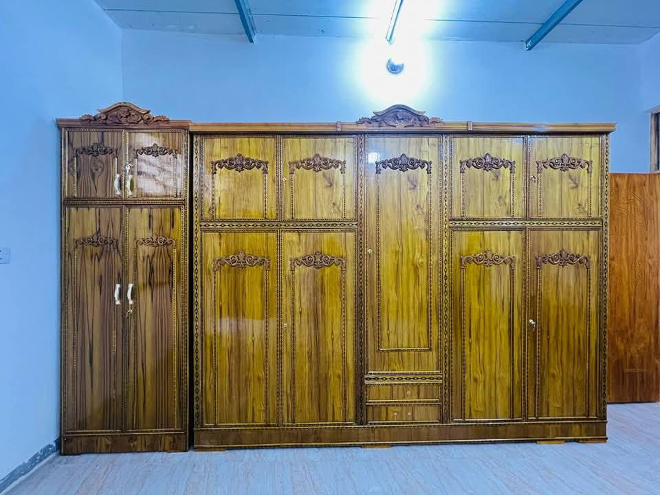 غرفه ام ال5باب غرفه لوجه صاج طبيعي 4 ملم والداخل 3ملم معاكس ابيض القاعده بلوك ضهر جرجوبه براغي ارتفاع الكنتور مترين و35 مع التاج ناصي ملحق الطول 3متر ونص الزاويه برتفاع الكنتور عرضه 90 سانتيم ميزتواليت وجربايه وكومديات يمنه ويسره والصوميه شغل درجه اوله بلوك بلاويدداسود 6رجلين *********** السعر مع الشد والنقل 850 داخل بغداد فقط
