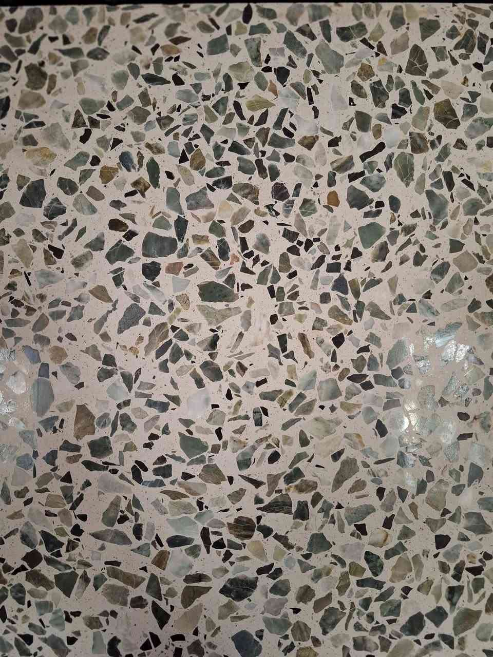 كاشي الملكي سعد المحمدي
اجود انواع الكاشي 
ضمان حقيقي 
فلوجه شارع ٤٠ 
مقابل الجشعمي 
هاتف ***********
