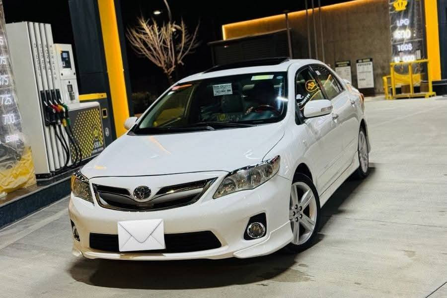 تۆیۆتا کرۆلا 2013 گێر ئۆتۆماتیک خلیجی فول مواسەفات 
تاقانەی سلێمانی  رەنگی سپی
  سڵاید   بیلاد کوشنی جلدە و ناو فۆرمیکایە
 و سوکان حەیزەران سوکان ڤۆلیۆم 
و ٤ جام کارەبایی و ئۆتۆ و گیر تۆماتیک و
  تەعدیل سورعە و  کامێراو شاشە زۆر مواسفاتی تر..!
نموونە لە جوانی و پاکی
 ١٩٦ هەزار کیلۆمەتر  رۆشتووە
تحویل و خرامە و بە ناوکردن بەشەرت
دەعم و لیدراوی و بۆیاخی نیە

سعر : لە کۆمێنت داوای بکە ڕاستەوخۆ بۆت دێت 🤖 

گیر و مەکینە و کارەبایی و تەبرید و
 تەقە و رەقە و تندوتۆلی بەشەرت
پیش و دوای کەپسە سەقف و شان و
 چواردەوری شوشەیی
٤ تایە و ویلی  سپۆرتی بیلادی لە ژێرە
هەموو گیانی لەسەر دەقی بیلادی ماوەتەوە
کەتەلۆک و سپیر و ادەواتی شریکەی هەمووی ماوە
ماڵی دۆستە و دیناریک مەسروفی نیە
بۆ عەیب و عار پرسیار مەکە.!
شوین// سلێمانی

ژمارەی خاوەنەکەی 
*********** 
***********
