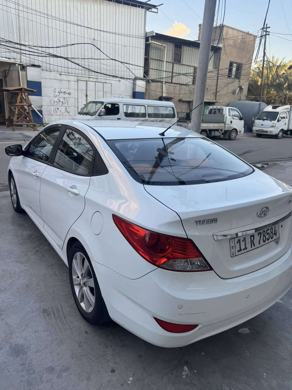 السلام وعليكم
أكسنت ٢٠١٣ خليجي السيارة بيه فقط تبديل باب خلفي عكس السائق ومبدل وكاله عدا هذا مكفوله كفاله عامة صدر امامي جديد قطرة صبغ مابيه السيارة ماشيه ١٥٠ ألف كيلو متر 

رقم جديد هزه جديدة سيارة بأسمي شخصياً 

السعر ١٠٥ وبيه مجال بسيط جداً 

*********** مكان السيارة الدورة او الكرادة
