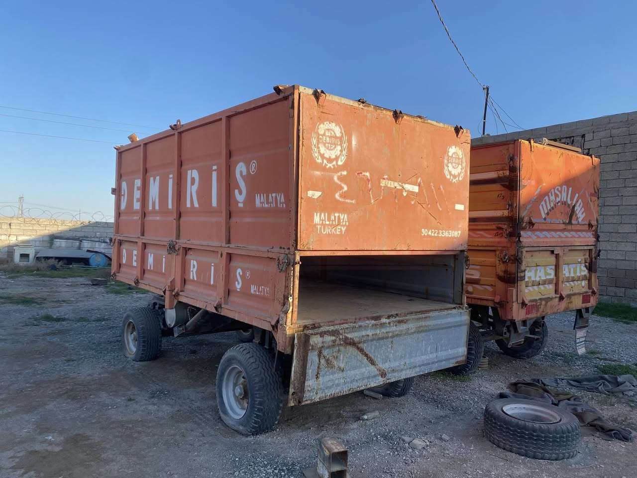 للبيع كاروضات عدد 2
عرباين عدد2
العنوان ديالى ناحية العظيم 
***********
