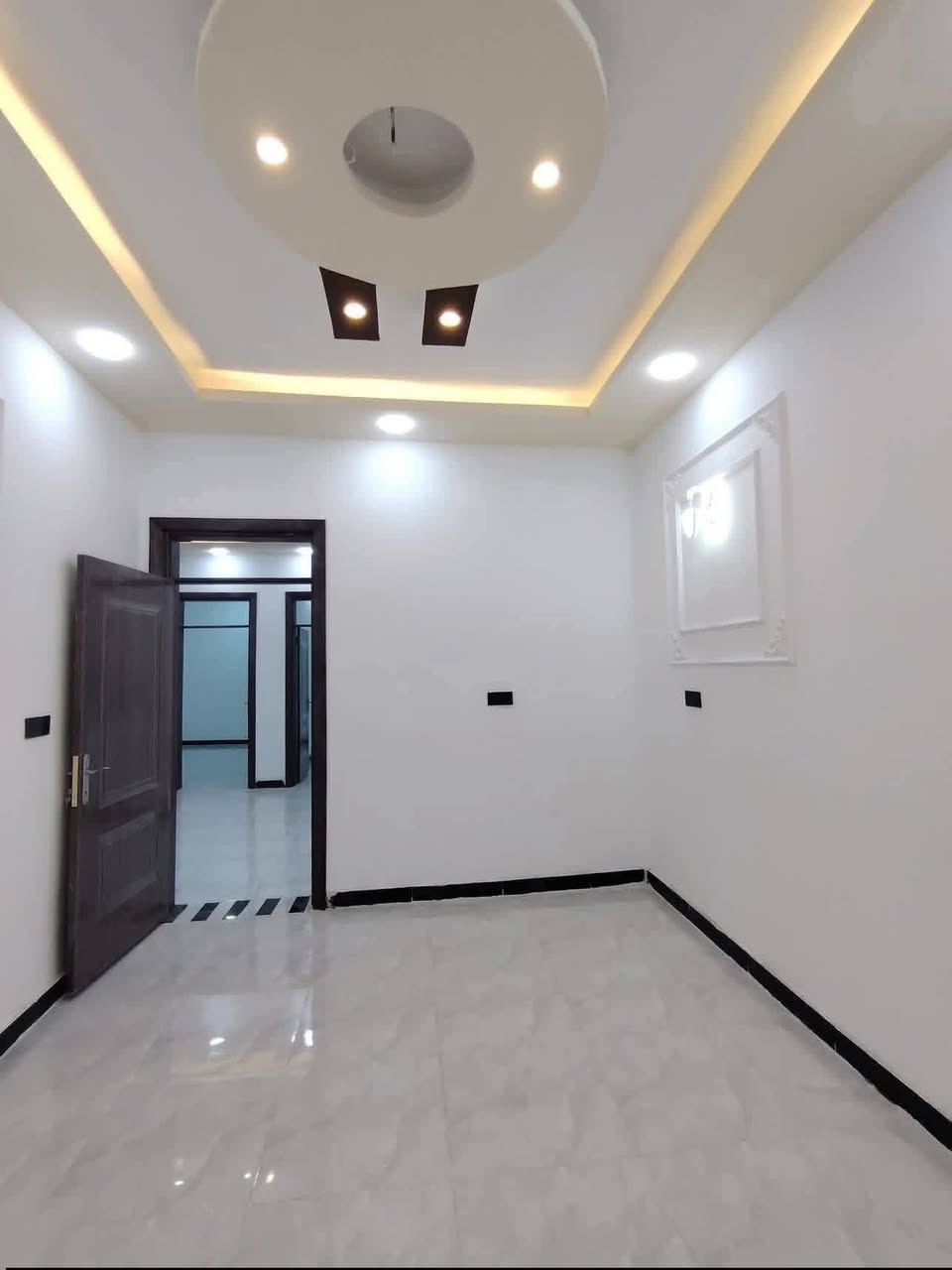 مساحه 130 متر #طابو_زراعي  سند ٢٥
🤑 سعر والوحده لبيت 45🤑و
(مكتب  الفهد عمود 270
تفاصيل لبيت (( موجود🎥📷 فيديو كامل للبيت
غرفه نو2// مطبخ// صاله// استقبال// صحيات خارج وداخل 

عنوان البيت  نجف مقابل ملحق قرية لغدير 

بناء ممتاز// اساس وسقف صب 
طابوق 🧱 جمهوري

كل البيت #سقوف_ثانويه

كل الخدمات موجوده 
مدارس 🏫 سوق #تبليط 

مقابل  قرية الغدير  ***********واتساب
