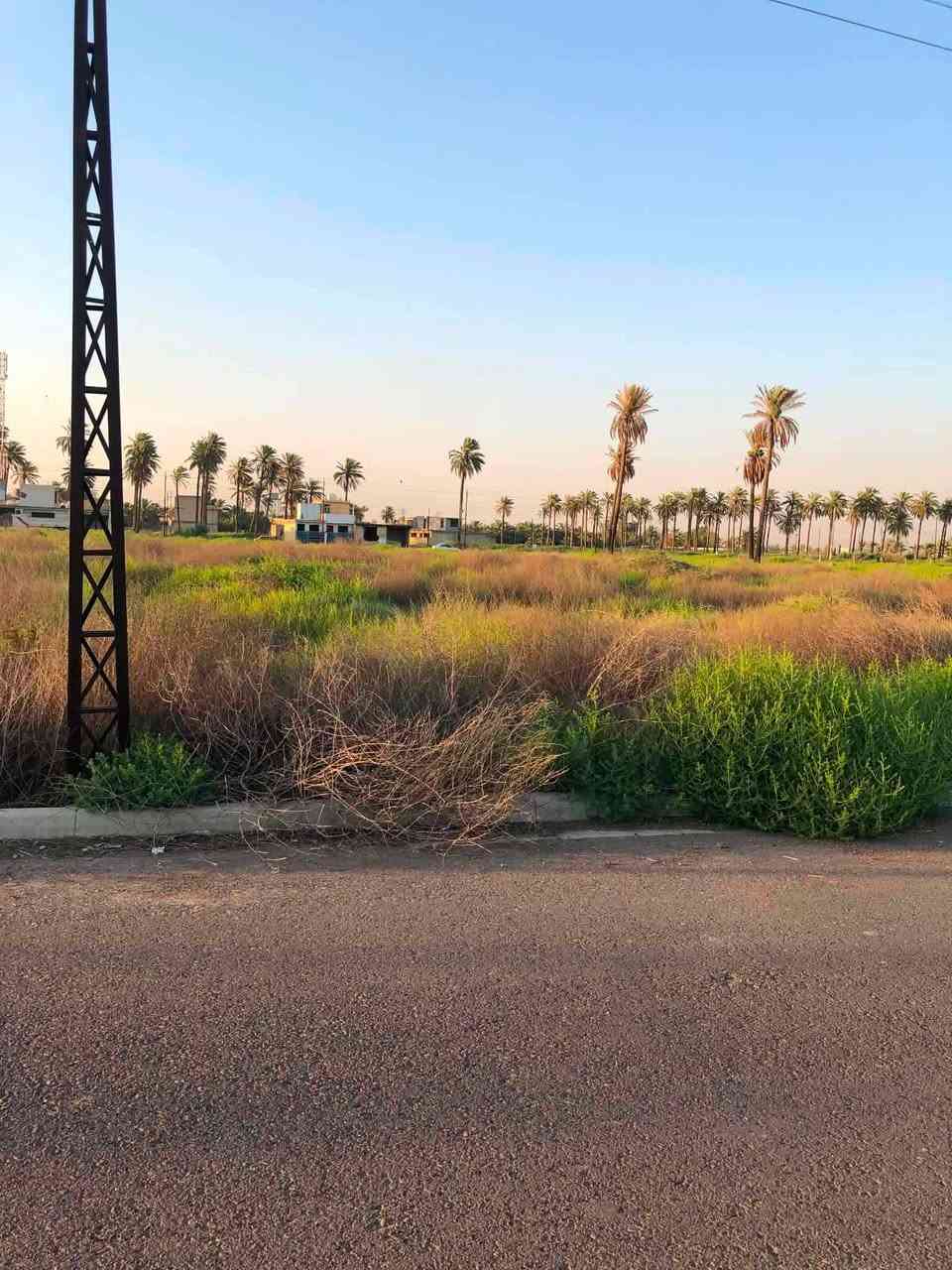 سلام عليكم 
قطعه ارض للبيع 
100 متر 
وجه 5
نزال 20
خدمات كامله ماء +كهرباء +مجاري +تبليط 
الموقع مقابيل برج الجزيره مجمع السلام 
مكتب الضرغام للعقار 
***********حسين
***********حيدر
