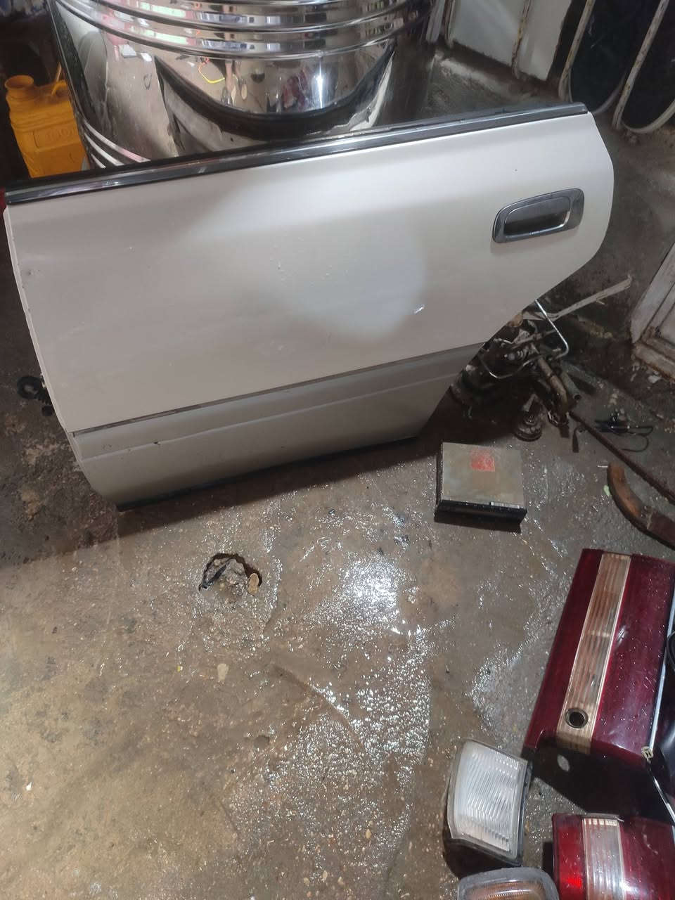 سلام عليكم شباب بيبان عدد ثنين مال راس لثور لا صبغ ولا طخه مكفولات وياهن بك لايت مصطره مثل ماموضح بلصوره ومرايه مال بنيد وريل عدد ثنين 
مكان كربلاء لسعر 300وبيهن مجال قليل  ابيعهن شلعع   
***********
